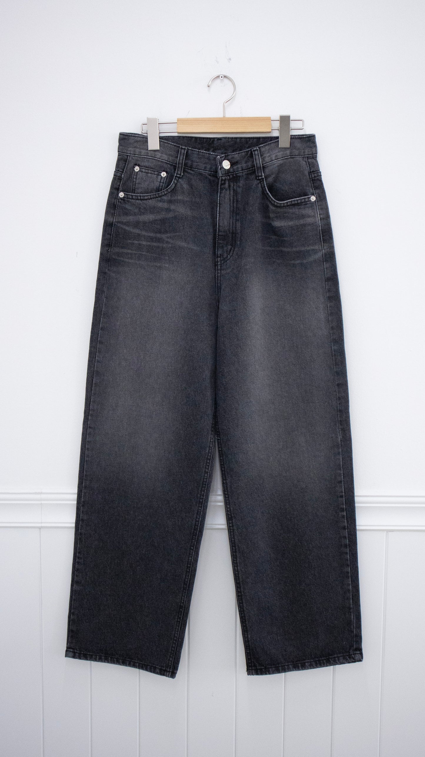 Whiskers straight denim pants (washed black)