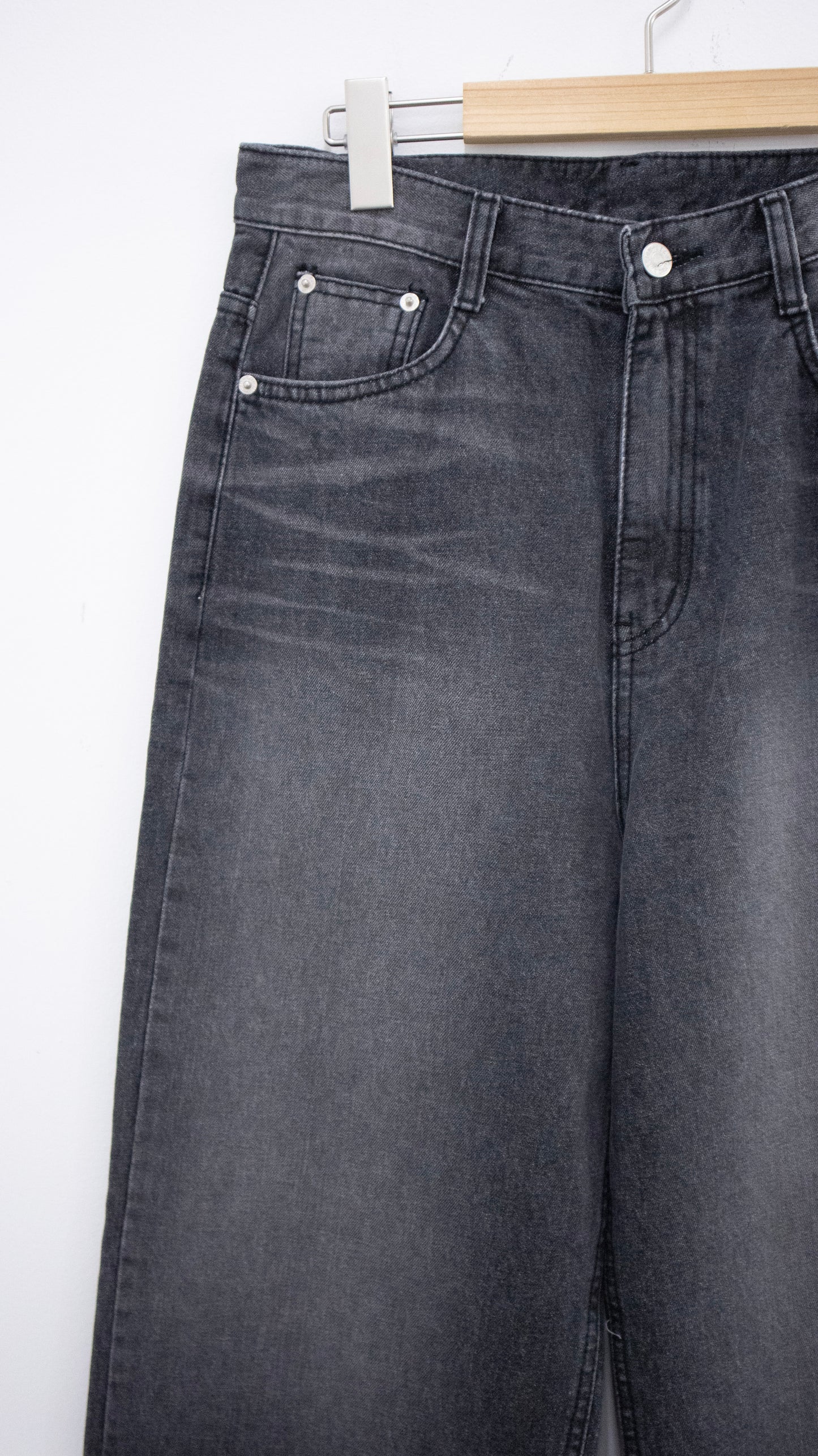 Whiskers straight denim pants (washed black)