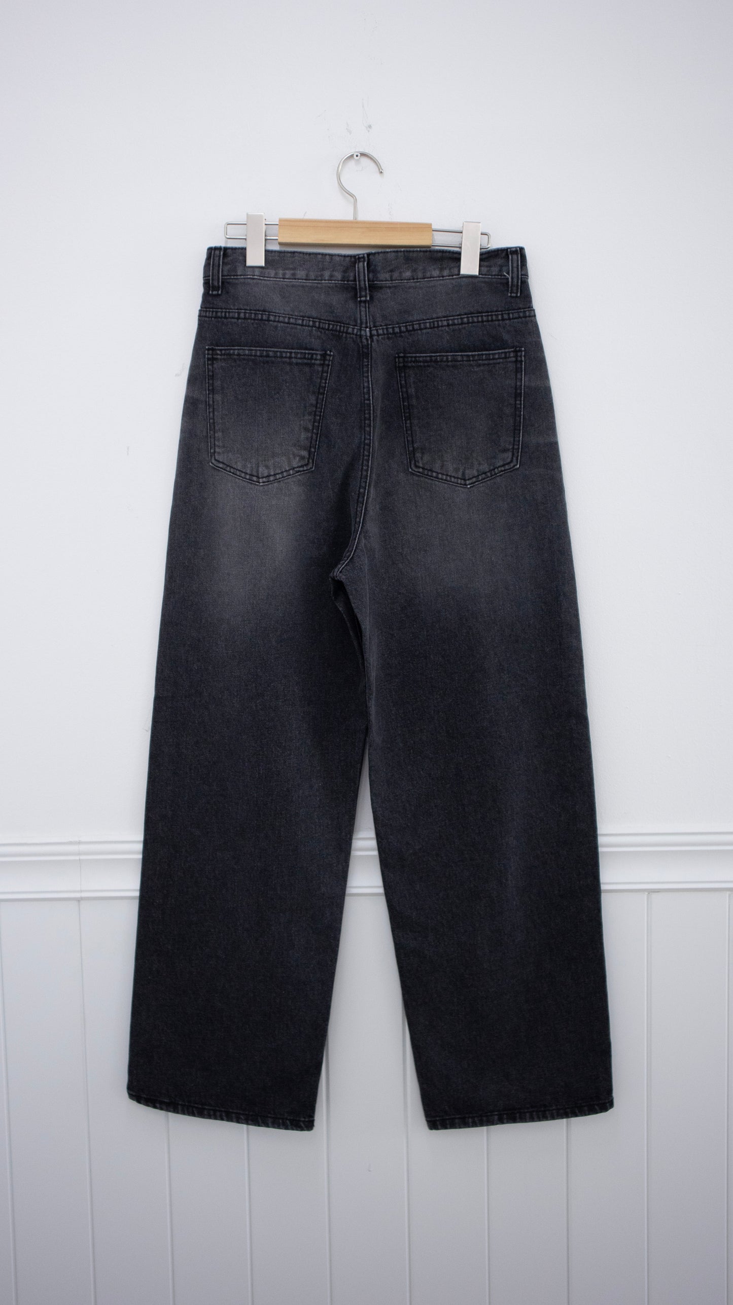 Whiskers straight denim pants (washed black)