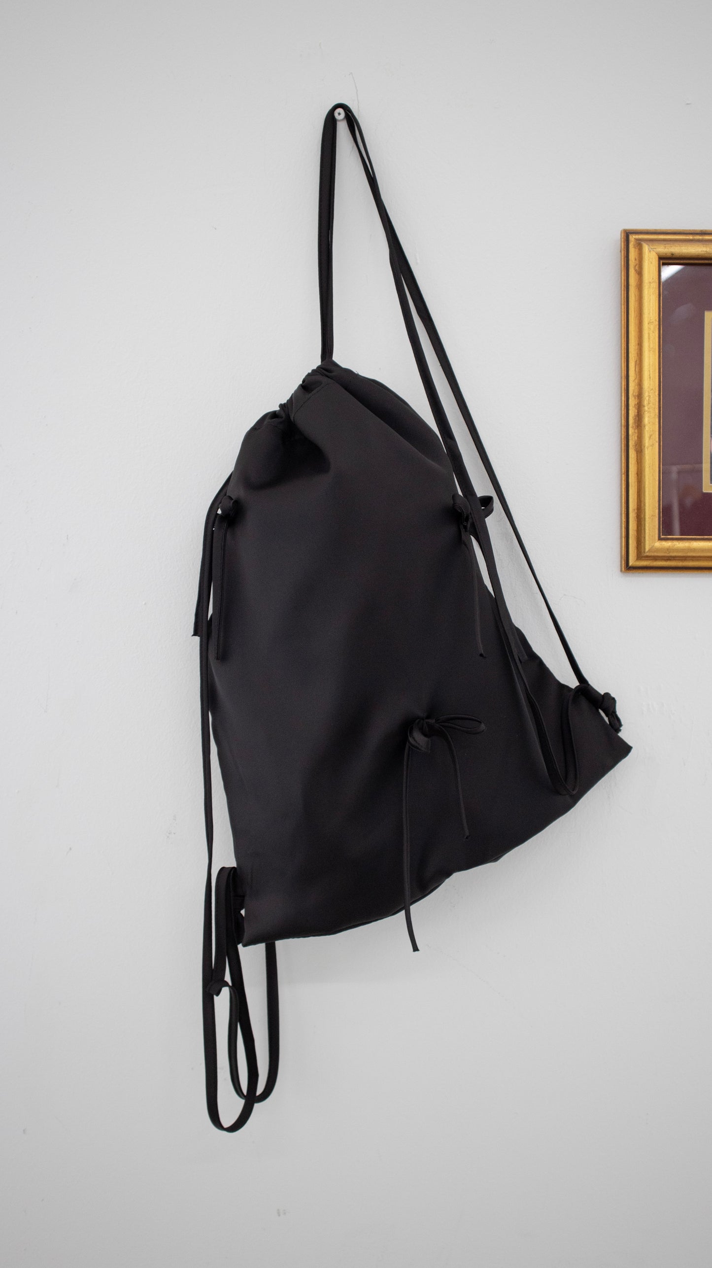 Ribbon satin knapsack (black)