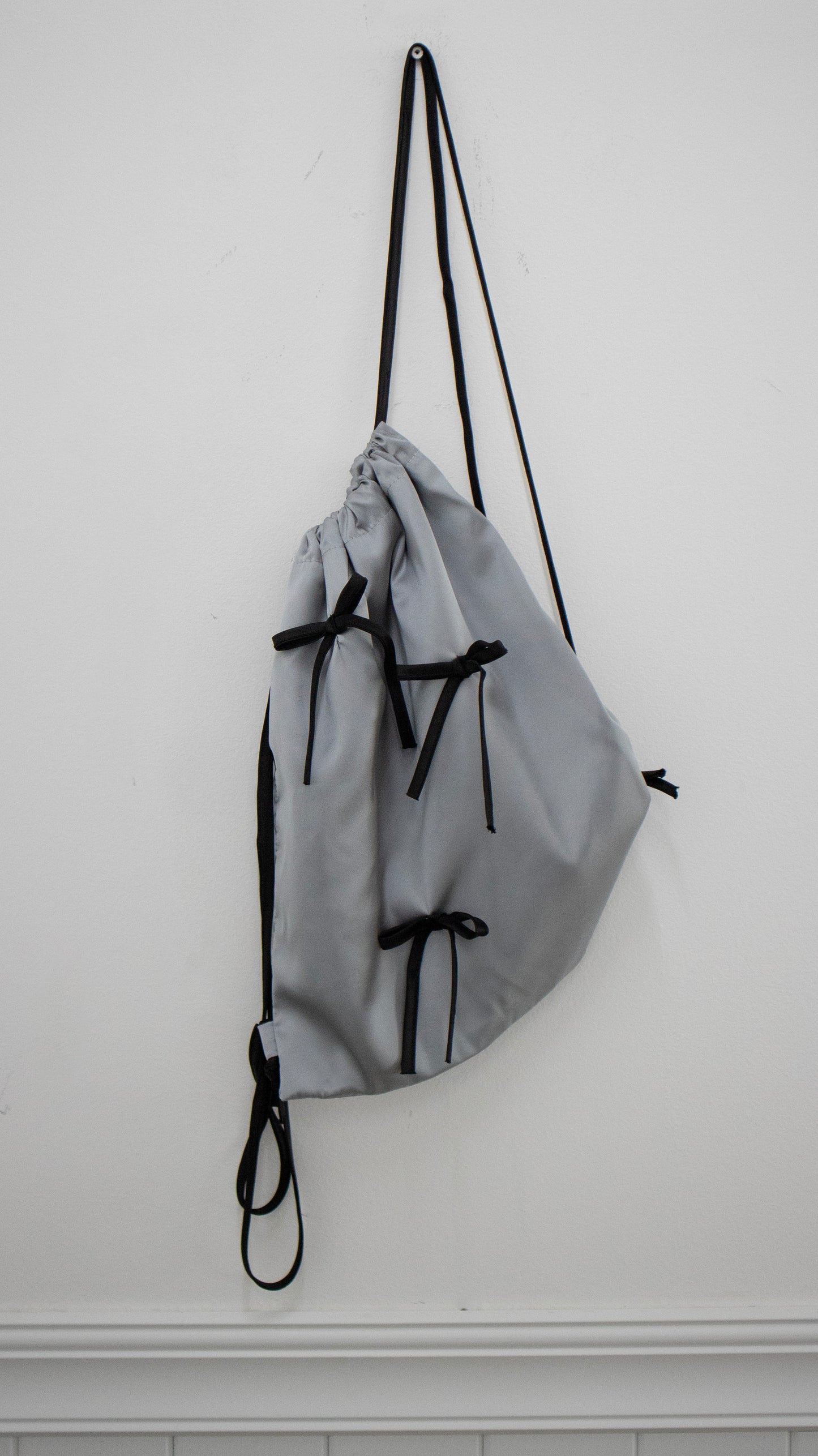 Ribbon satin knapsack (silver)