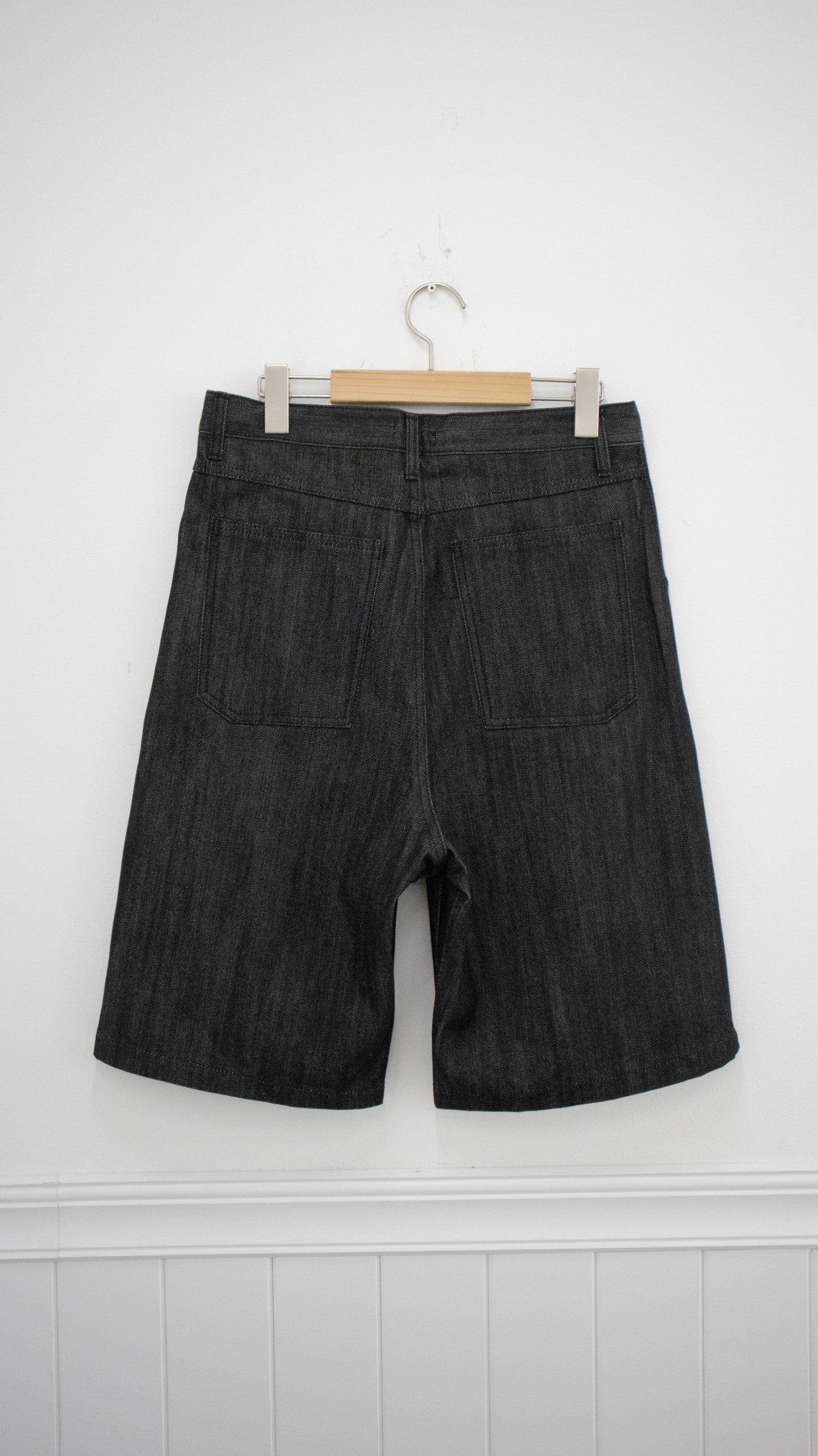 Raw denim shorts (black)