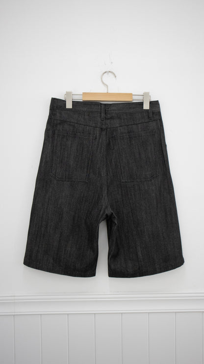 Raw denim shorts (black)