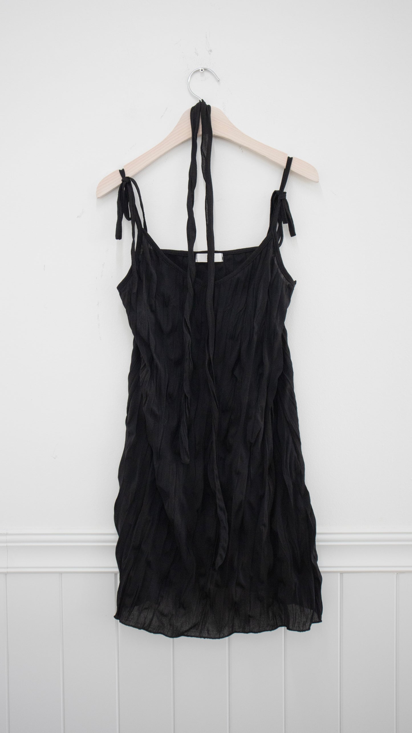 Crease tie slip dress (black)