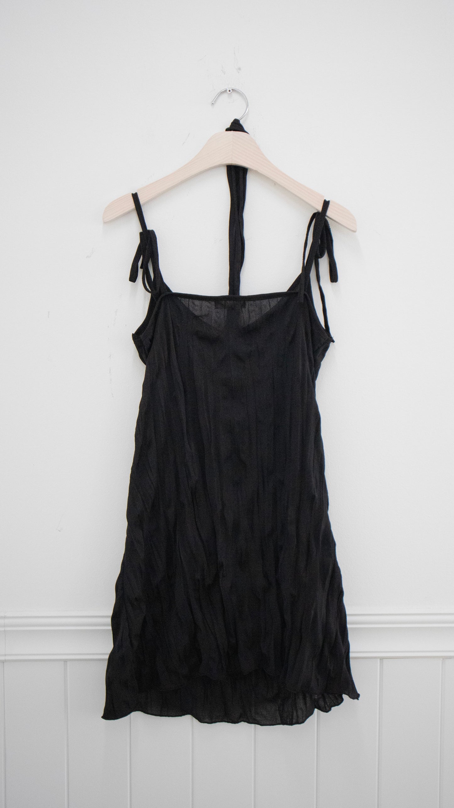 Crease tie slip dress (black)