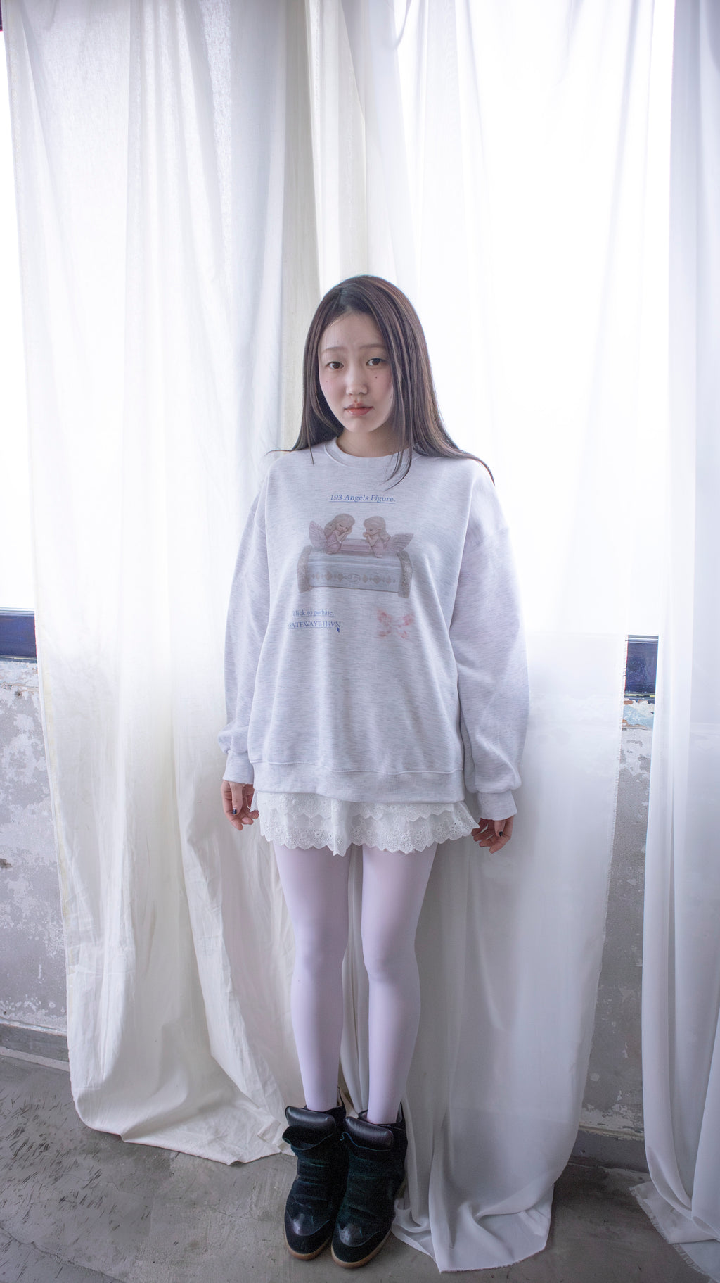 193 Angel figure sweatshirt