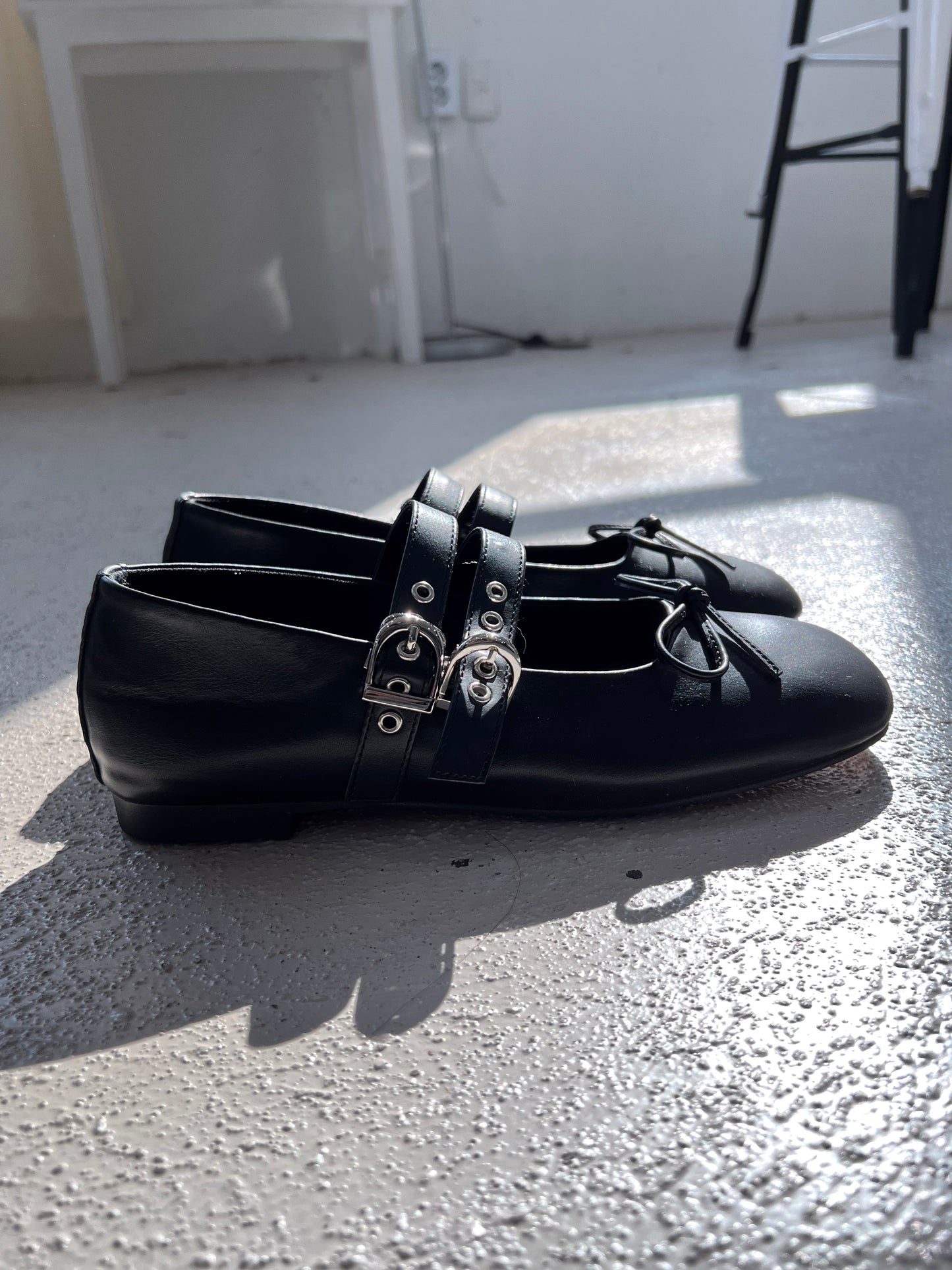 Ribbon flat shoes (black)