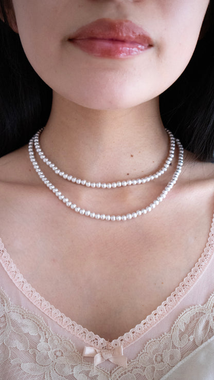 Petit pearl necklace