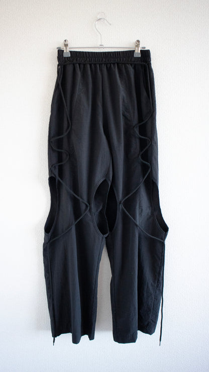 String hole nylon pants (black)