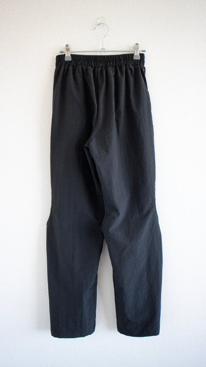 String hole nylon pants (black)