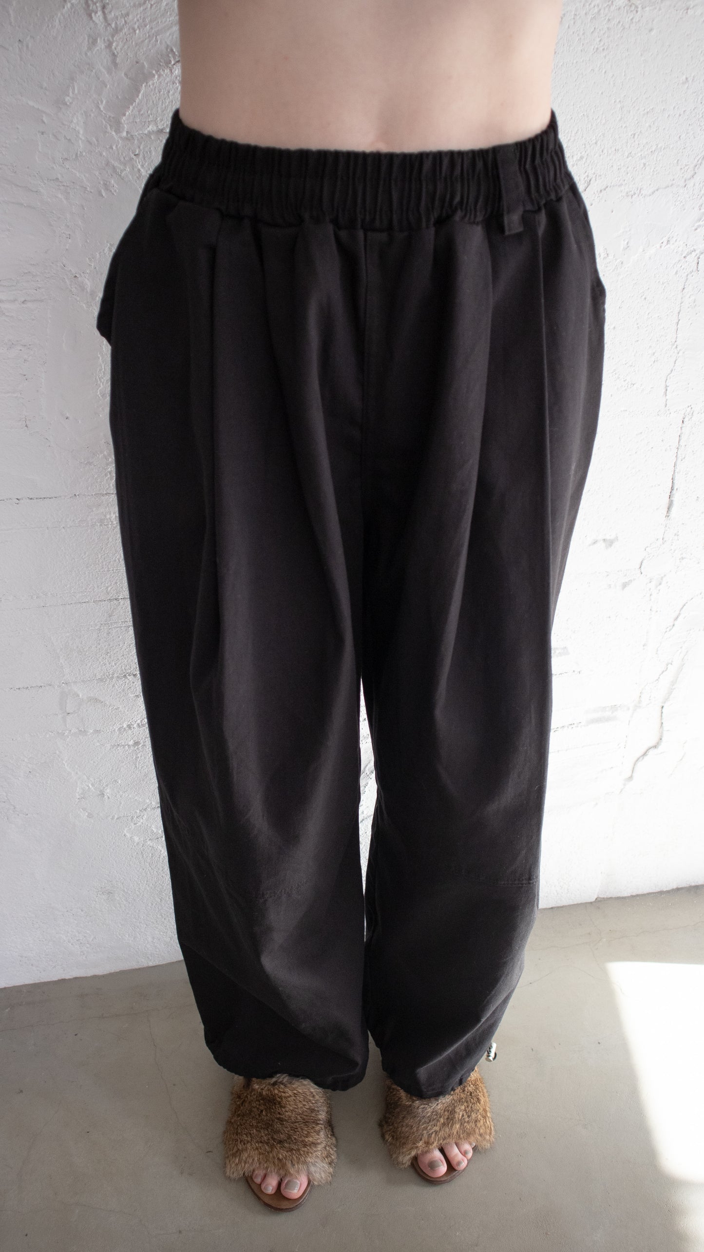 Cotton 2-tuck wide pants(black)