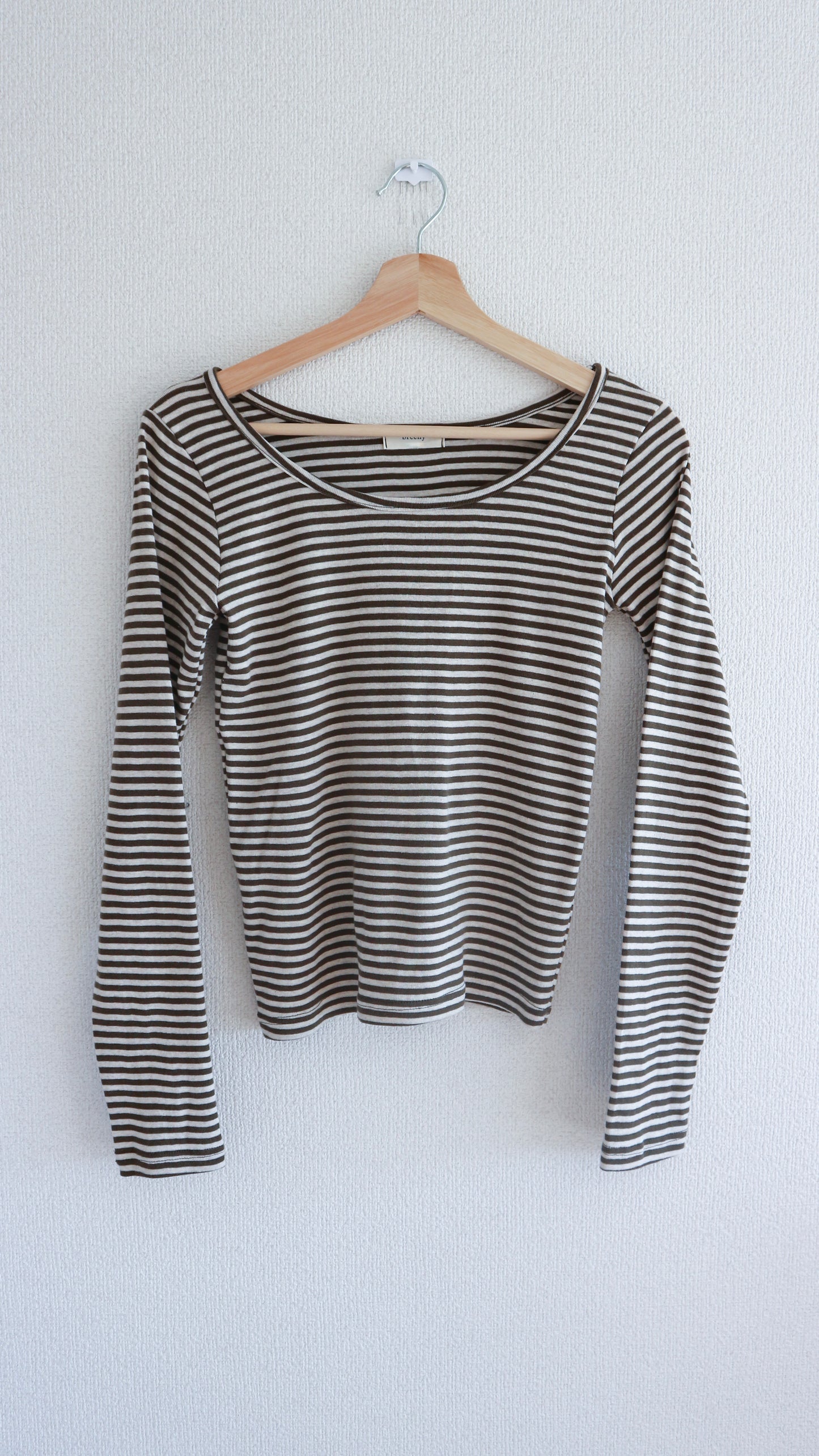 Round neck border L/S tee (brown)