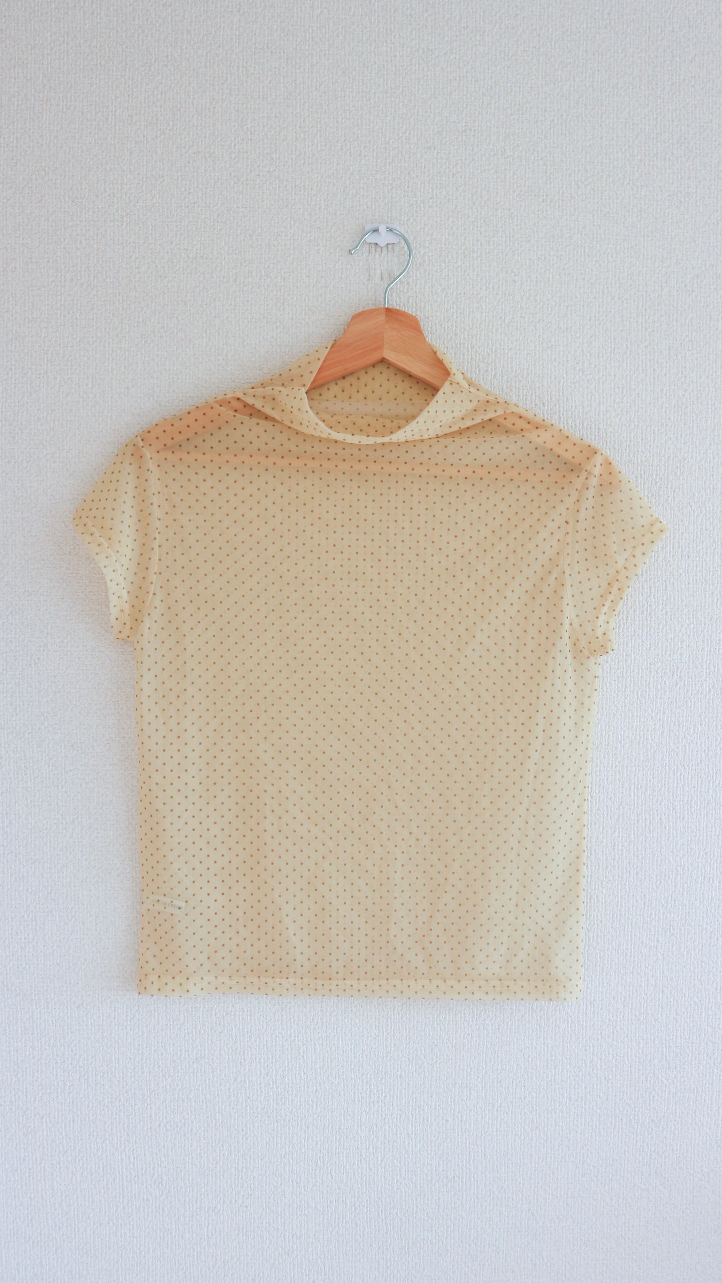 Dot sheer mock neck S\S tee (yellow)