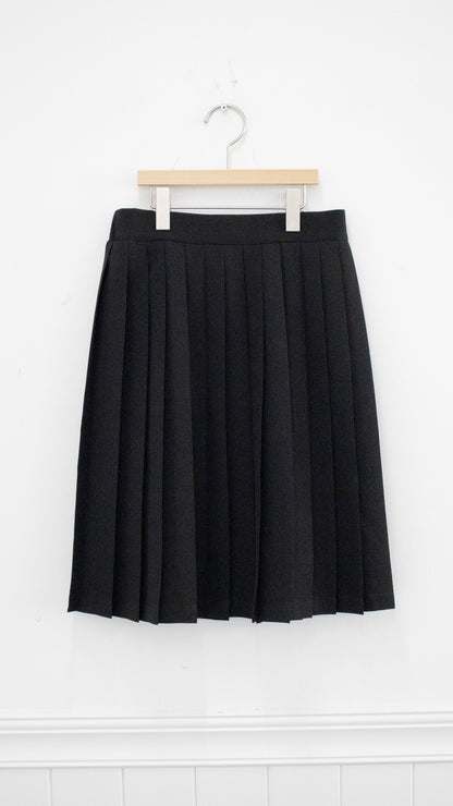 Student pleated skirt (black)